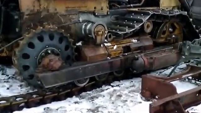 Замена гусениц на бульдозере  т-130 с помощью МТЗ