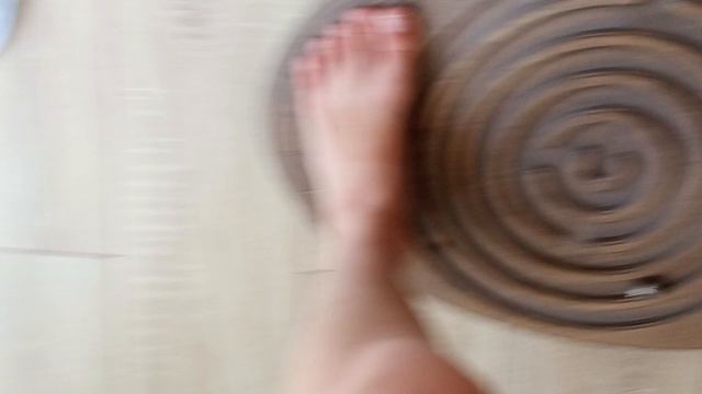 Пытаюсь загнать шарик в лабиринт смотреть онлайн