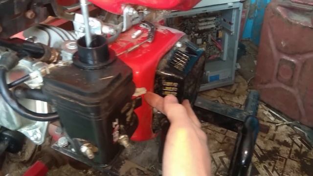 Если на мотоблоке плавают обороты и стреляет в выхлопную смотреть онлайн