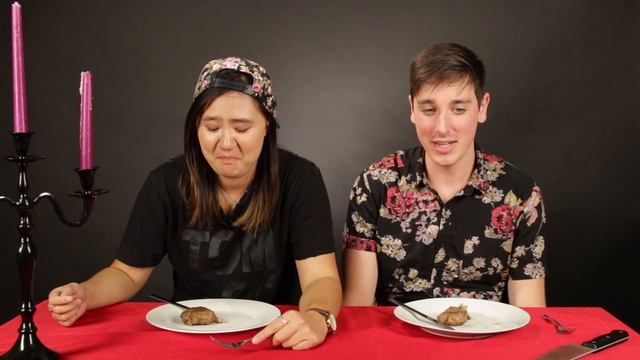 People Try The “Human Flesh” Patty смотреть онлайн