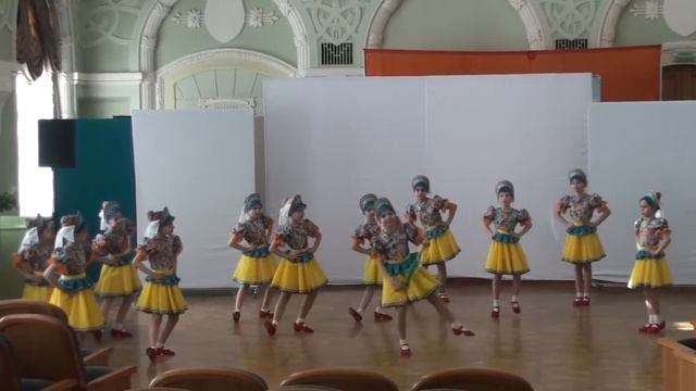 "Платочек с подвыподвертом". Хореографический ансамбль "Весна" смотреть онлайн