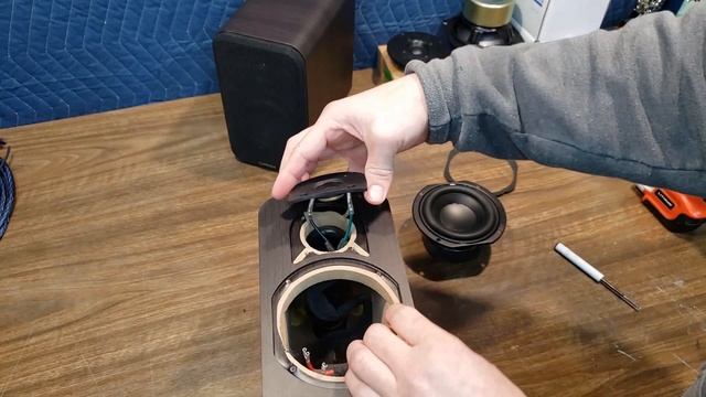 Micca RB42 Bookshelf Speakers (It's Not The Size, It's How Ya Use It!) смотреть онлайн