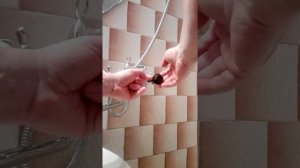 как снять маховик (крестовину, штурвальчик)  с буксы смесителя.