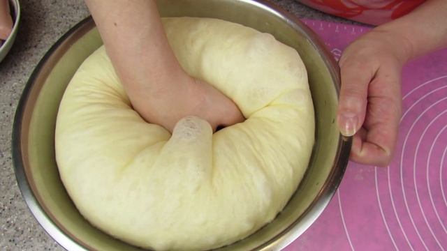 Сосиски в тесте. Тесто мягкое как пух! смотреть онлайн