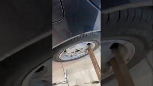 Как выкрутить поврежденный  колёсный болт
