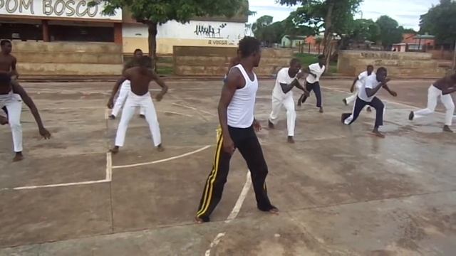 Treino Abada Capoeira Moxico смотреть онлайн