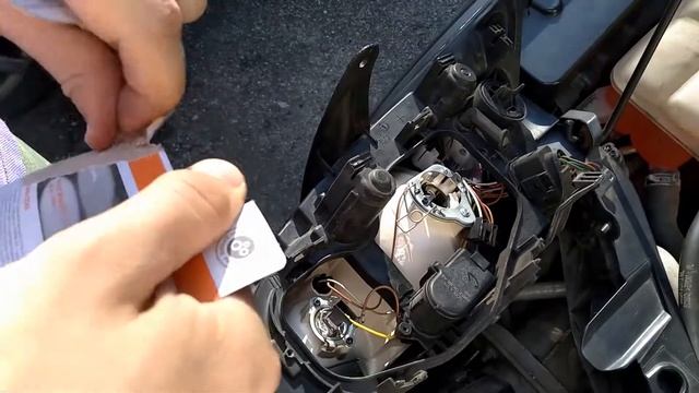 Schimbare bec fază scurtă Ford focus 2 - Bec Osram H7 смотреть онлайн