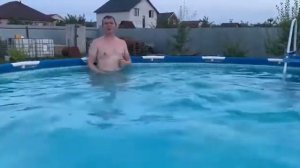 упражнения в дачном бассейне
