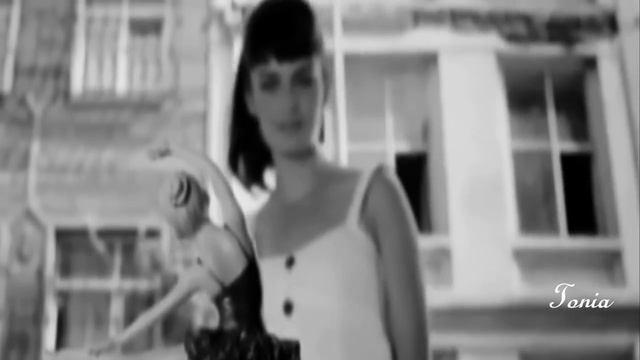 Να Μου Εξηγήσεις - Βαλάντω Τρύφωνος смотреть онлайн