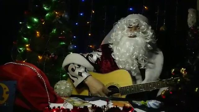 Музыкальное новогоднее поздравление Деда Мороза с наступающим 2017 годом(1) смотреть онлайн