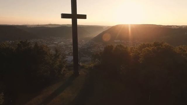 ~ Das Ostlandkreuz ~ Ein magischer Aussichtspunkt oberhalb der Stadt Geislingen an der Steige смотреть онлайн