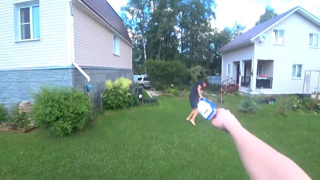 Катаемся на тачке / Смертельная перестрелка NERF / LIFE VLOG смотреть онлайн