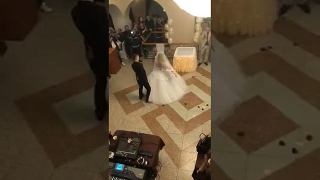 C&N Azerbaycanli beyle rus gelinin "Uzundere"reqsi.Танец азербайджанского жениха и русской невесты. смотреть онлайн