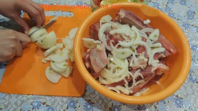 Свиные ребрышки на углях в лимонном маринаде смотреть онлайн