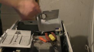 Ремонт стиральной машины LG Устранение течи порошка приемника