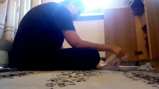 Komputersem рвёт книгу