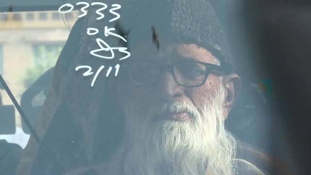 Edhi, the obstinately humble hero to Pakistan's masses смотреть онлайн