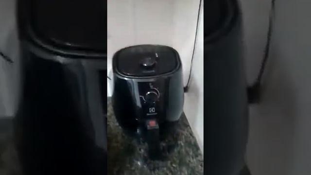Fritadeira Elétrica Airfryer Electrolux Efficient 3,2L EAF10 Preta смотреть онлайн