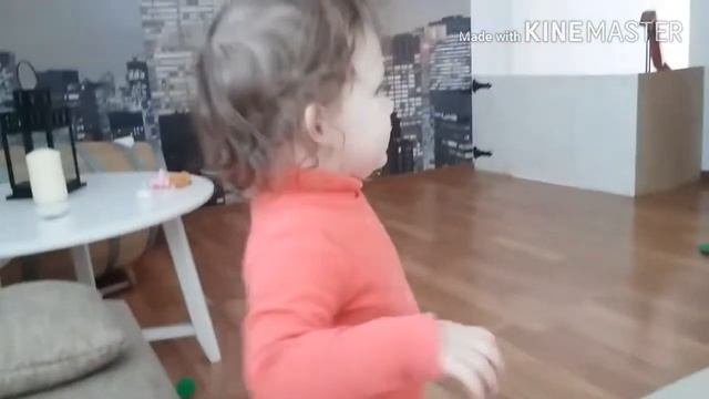 Наша Таня. Стишок и танец 1 год и 7мес.. смотреть онлайн
