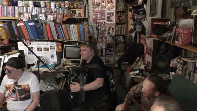 Служили два товарища - Ростислав Звездин. Старый Новый год у Фукса. Видео - Александр Травин смотреть онлайн