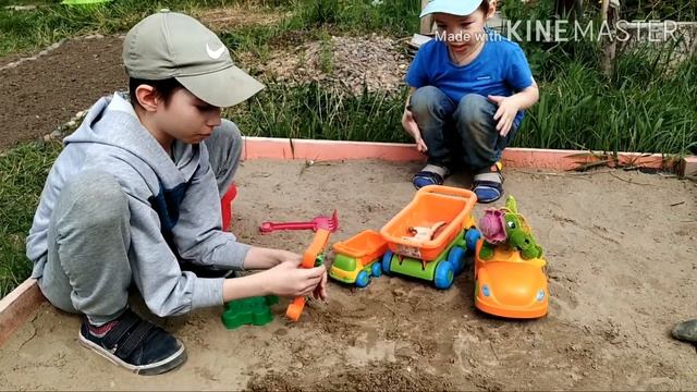 Жарим шашлыки, делаем парники. смотреть онлайн