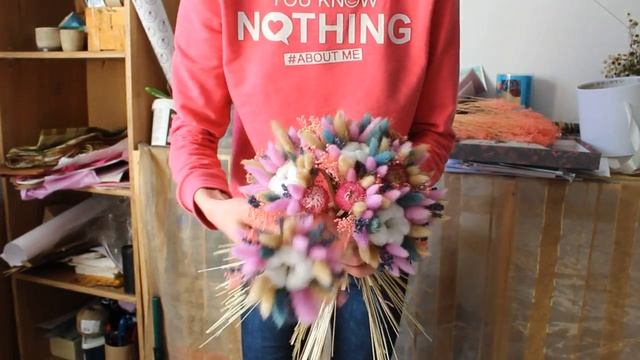 Нежный букет из сухоцветов в шляпной коробке Lavandamia.by смотреть онлайн