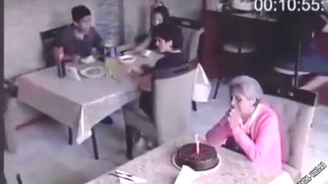 у бабушки день рождения ребятам на фронт я там уже был и знаю каково это 2202 2003 4591 2586 смотреть онлайн