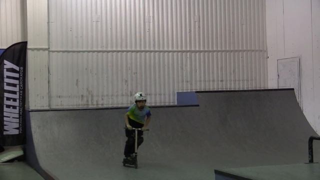 Фарид Гареев квалиф - PowerTrick самокат контест - скейтпарк BunnyHop 20181216