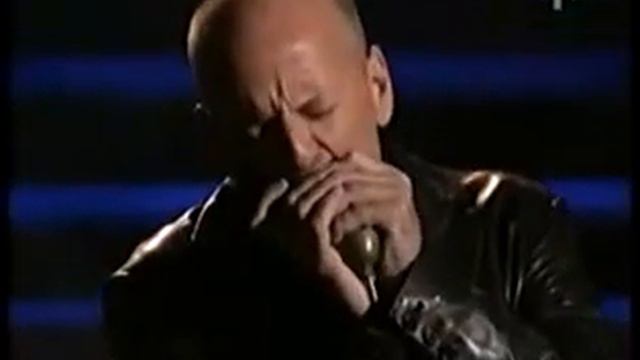 Брюс Уиллис играет на губной гармошке (Bruce Willis B B King) смотреть онлайн