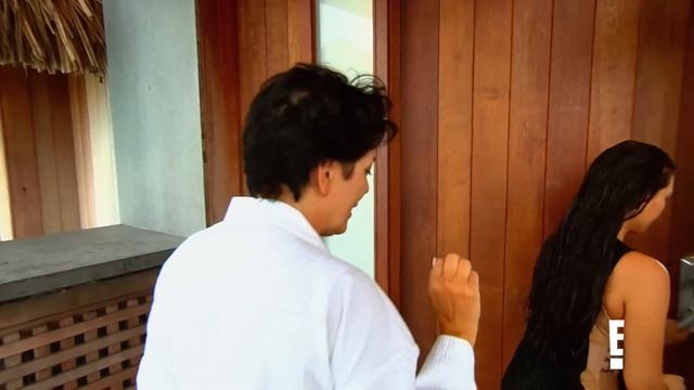 Kim Kardashian Ugly Cries After Losing Diamond Earring (Ay Dios Mio) | KUWTK Telenovelas | E!