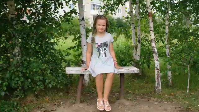 Страна читающая - Вероника Елисеева читает стихотворение "Лето" В.Орлова смотреть онлайн