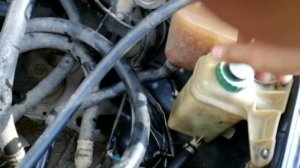 Замена бочка гидравлического масла рулевой рейки Audi 80