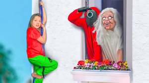How can Xenia escape from Granny if she is a fan of Squid Game! Granny vs Xenia in real life!