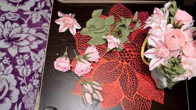 Стильная сумочка с цветами из конфет. смотреть онлайн