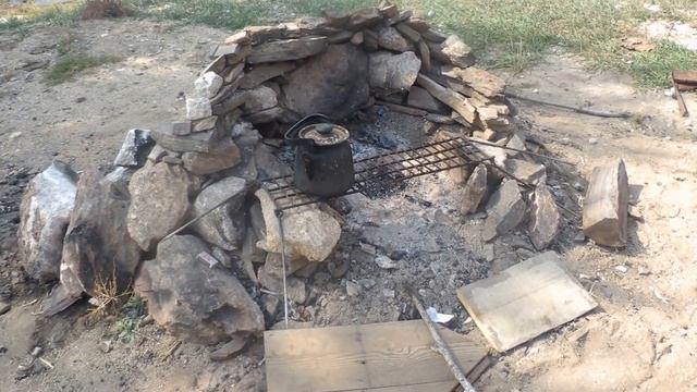 Уютное и безопасное "гнездо" для костра. Как правильно обустроить кострище (Малое море) 2 часть смотреть онлайн