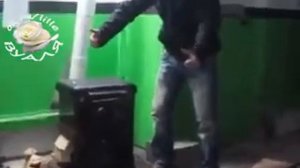Пьяный парень закинул баллончик в печку new