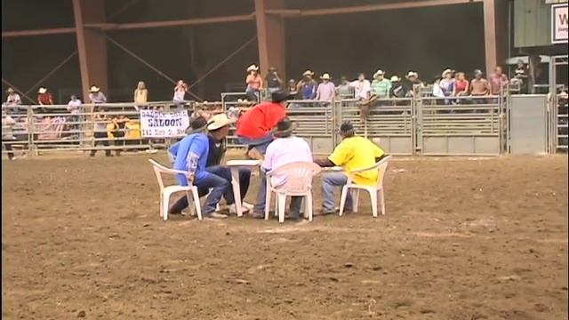 Bull Attacks Cowboy Poker Game!!! смотреть онлайн