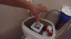 Как отчистить смывной бачок унитаза от ржавчины (не парясь!)