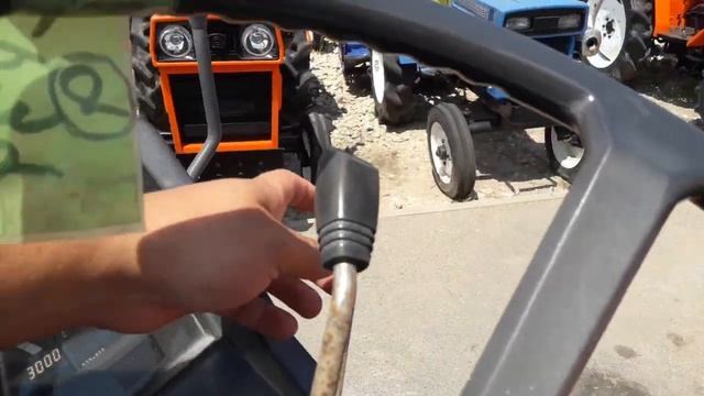 Минитрактор KUBOTA L1-245S смотреть онлайн