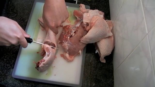 Разделка курицы ножом Cold Steel Finn Bear смотреть онлайн