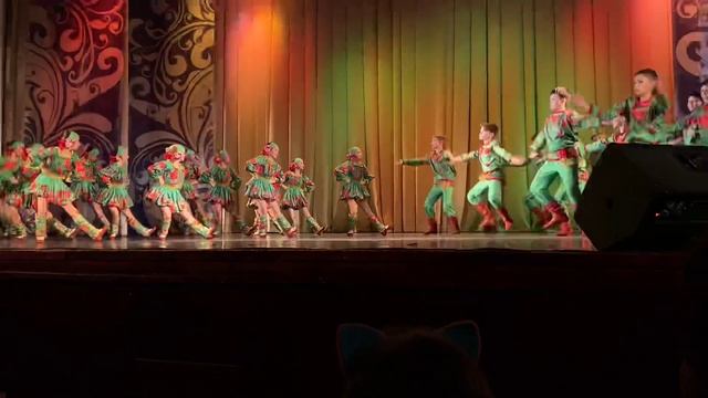 Калинка дарите детям Новый год 23.12.22 Ритмы века смотреть онлайн