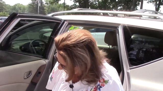 2010 Nissan Murano LE video tour with Tina