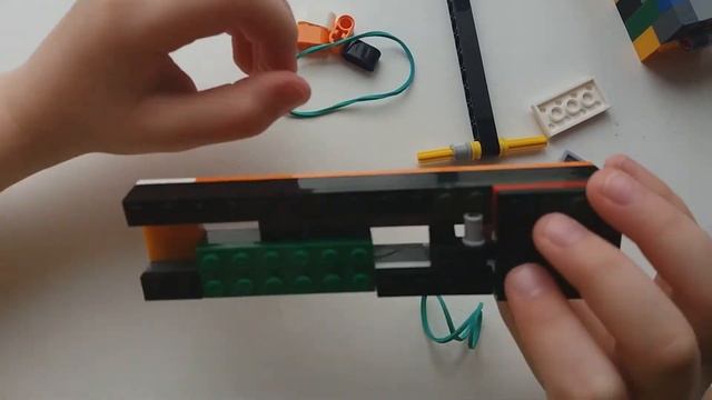 Автомат из деталей LEGO смотреть онлайн
