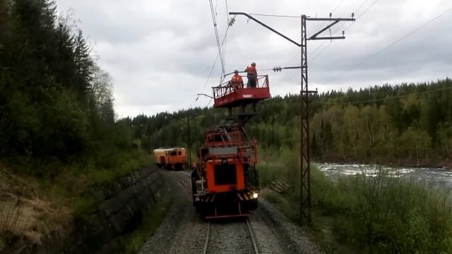 Работа электромонтеров по выправке КС смотреть онлайн