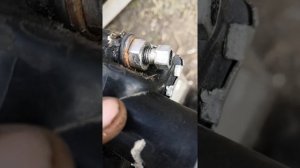 Как сделать штуцер обратки радиатор ваз. (отломился)
