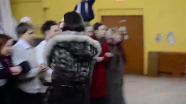 челнок бежит...