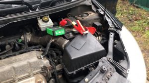 Запуск автомобиля при помощи БУСТЕРА из Китая