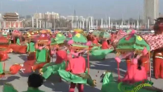 Dragon dances during the Chinese New Year Festival-China Travel New Links-Episode 156-BONTV China смотреть онлайн
