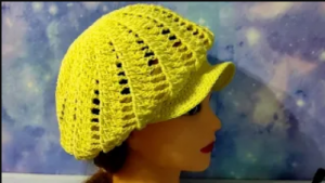 БЕРЕТ-КЕПКА крючком. Козырек крючком для начинающих. (720p)