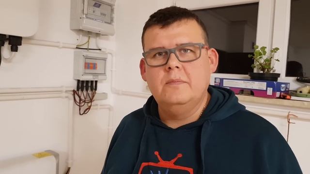 Energia Off Grid. Pompa Ciepła i PV, Waldek pokaże swój magazyn energii, falownik i ładowarkę смотреть онлайн